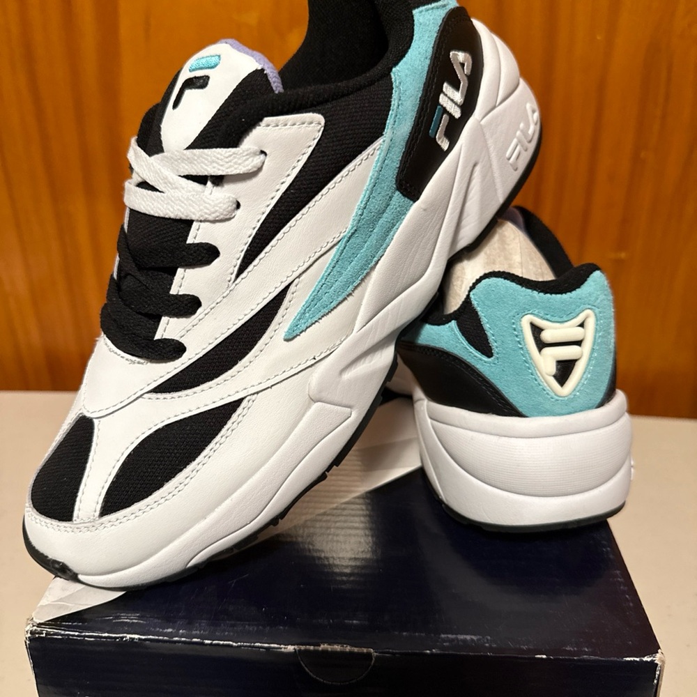 Fila Men's V94M Venom Athletic Sneakers Shoes Size 9 Black White Curacao Violet